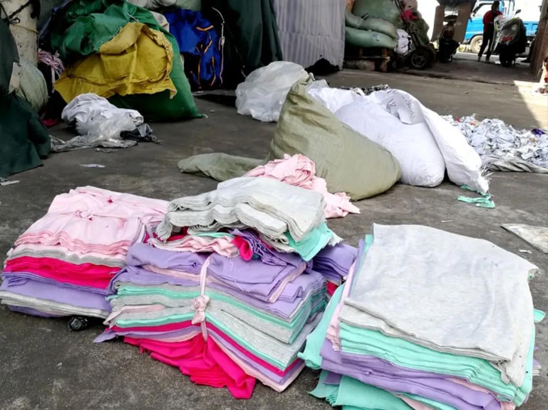 廢舊衣物回收后怎么處理,解答廢舊衣服回收一噸多少,廢舊衣物回收