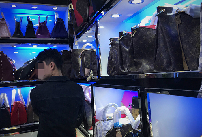 廣州三元里皮具批發城怎么走,三元里批發買包包哪里便宜,廣州三元里皮具批發城