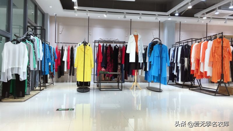 廠家直銷服裝批發代理,聊聊衣服貨源怎么找,廠家直銷服裝