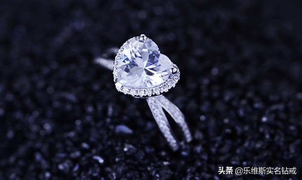 鉑金和黃金的區(qū)別在哪里,解說鉑金保值還是黃金,鉑金和黃金的區(qū)別