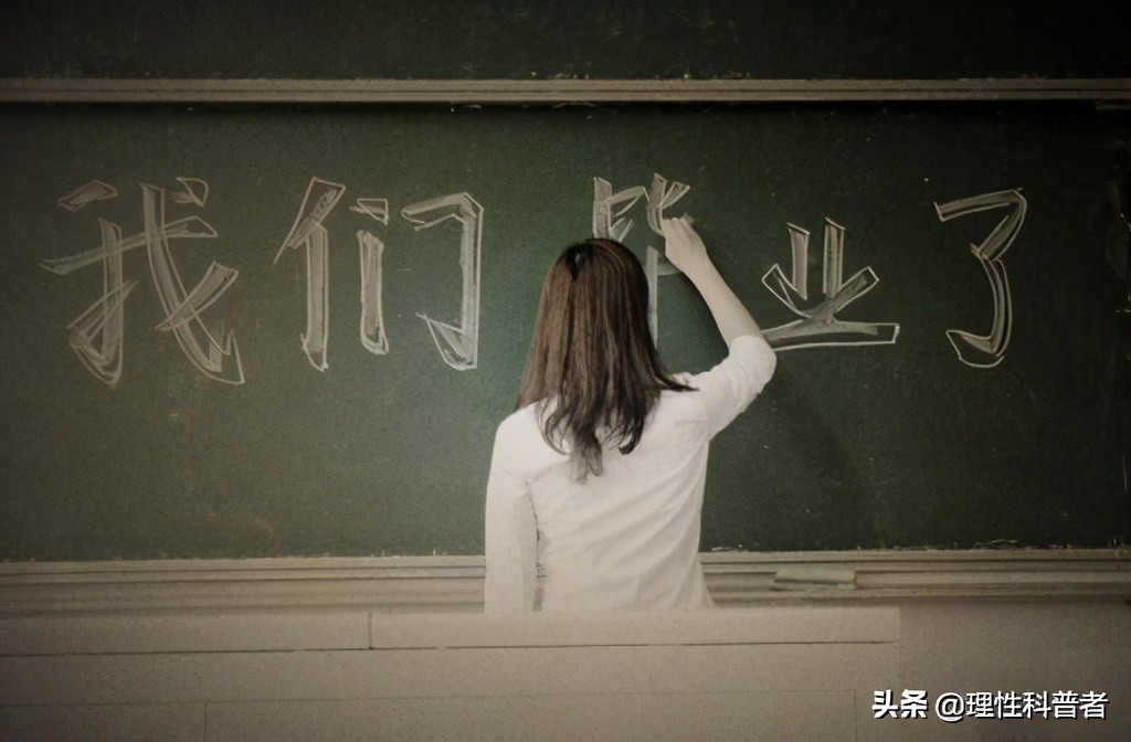 女生初中畢業(yè)學(xué)什么技術(shù)有前途,四個(gè)熱門專業(yè)初中生也可報(bào)考,初中畢業(yè)學(xué)什么技術(shù)有前途