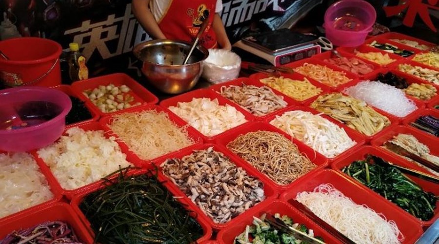 街頭小吃攤買什么賺錢,適合街頭的流動小吃攤推薦一下,街頭小吃攤