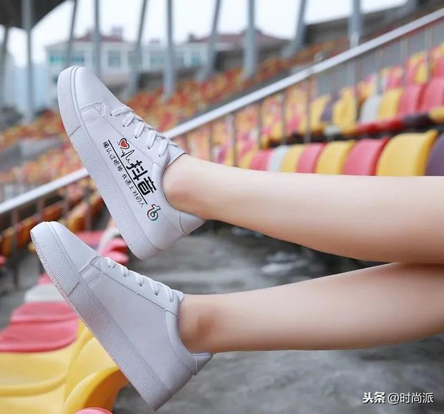 品牌時(shí)裝女鞋哪里批發(fā),2021年爆款女款鞋子品牌排行榜,時(shí)裝女鞋