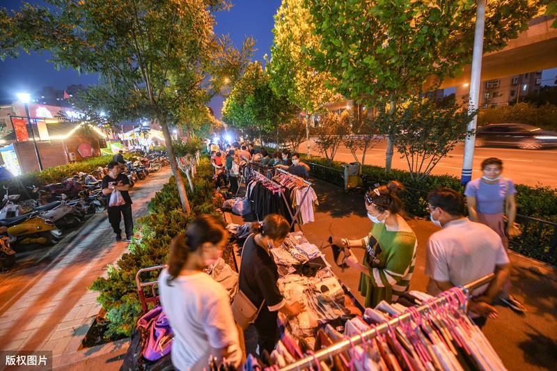 新手擺地攤賣什么好,盤點地攤10大快消品,擺地攤賣什么好