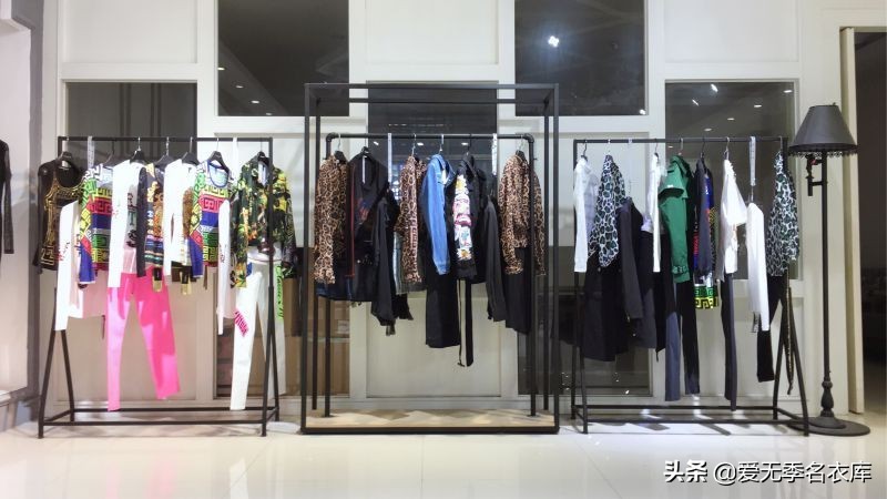 網(wǎng)店賣(mài)衣服貨源怎么找,服裝新手必備拿貨技巧,網(wǎng)店賣(mài)衣服貨源