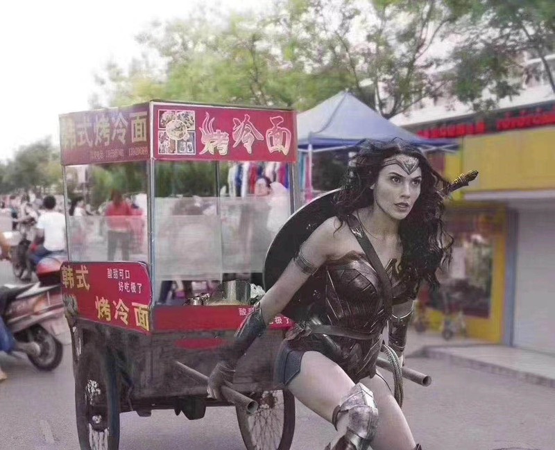 擺攤賣什么賺錢成本又低小吃,最賺錢的地?cái)傂〕酝扑],擺攤賣什么賺錢