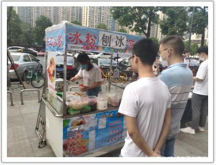 擺攤賣什么賺錢成本又低小吃,最賺錢的地?cái)傂〕酝扑],擺攤賣什么賺錢
