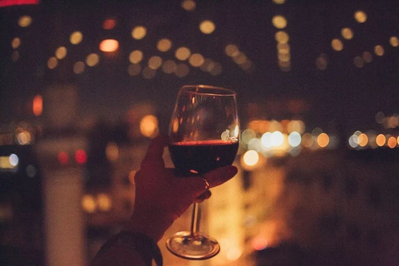 朋友圈賣酒的宣傳語怎么寫,微商賣酒的精彩廣告語,朋友圈賣酒的宣傳語