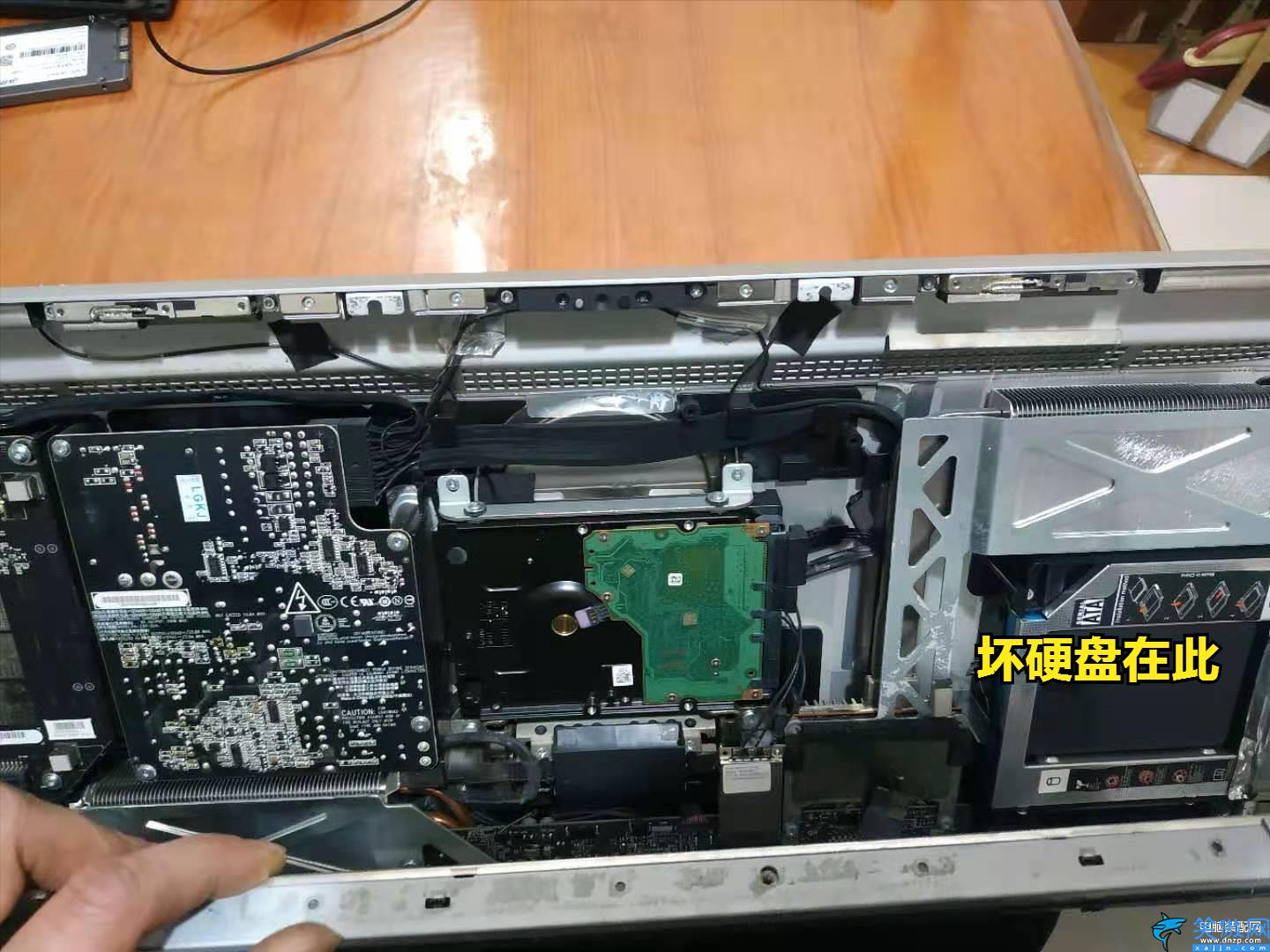 老款蘋果一體機(jī)拆機(jī)圖解,iPhone老式機(jī)的拆解教程