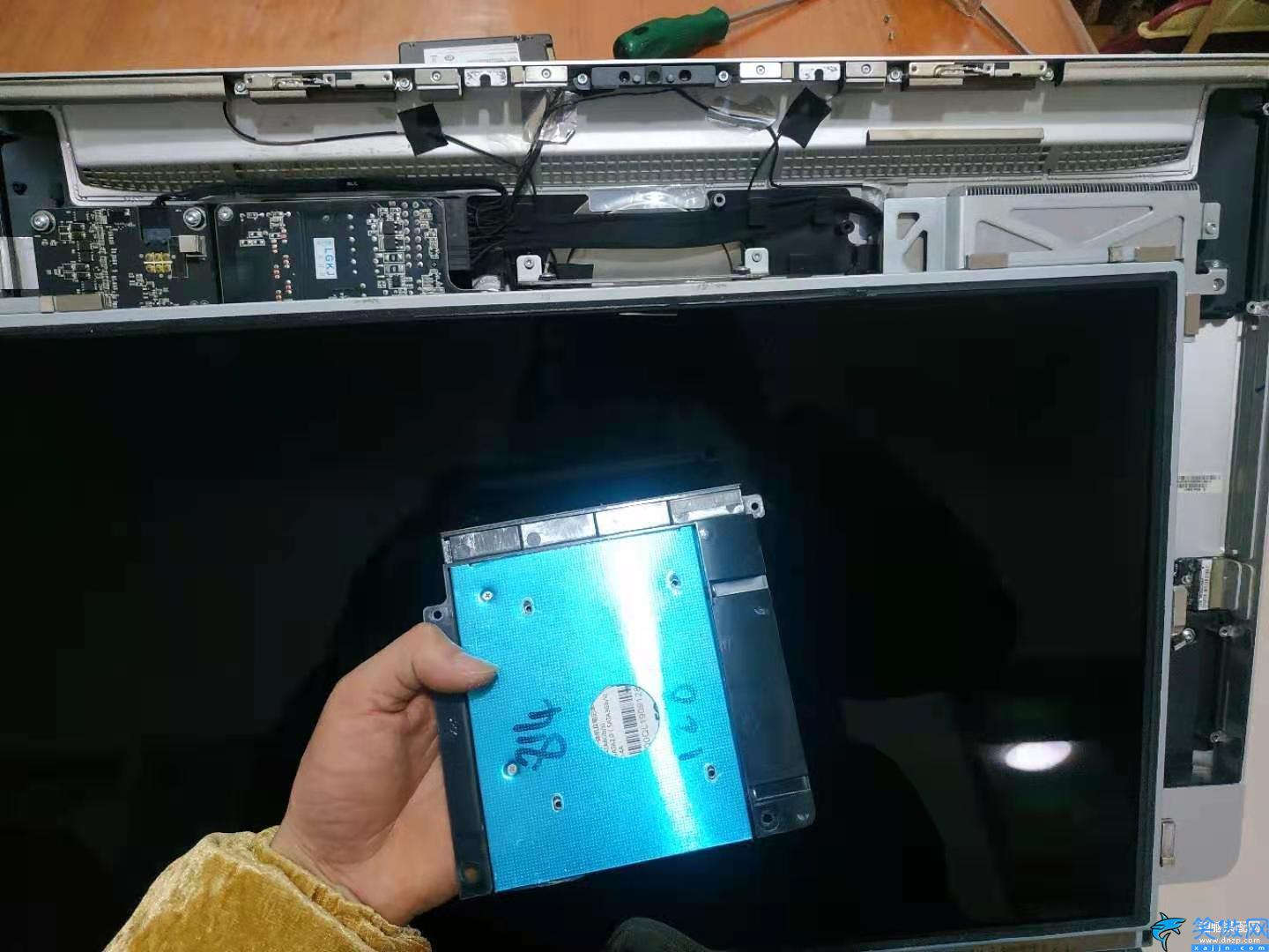 老款蘋果一體機(jī)拆機(jī)圖解,iPhone老式機(jī)的拆解教程